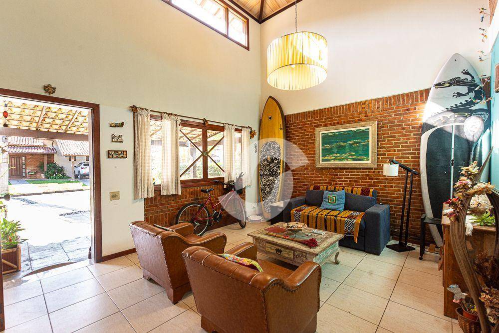 Casa à venda com 3 quartos, 164m² - Pendotiba,Niterói
