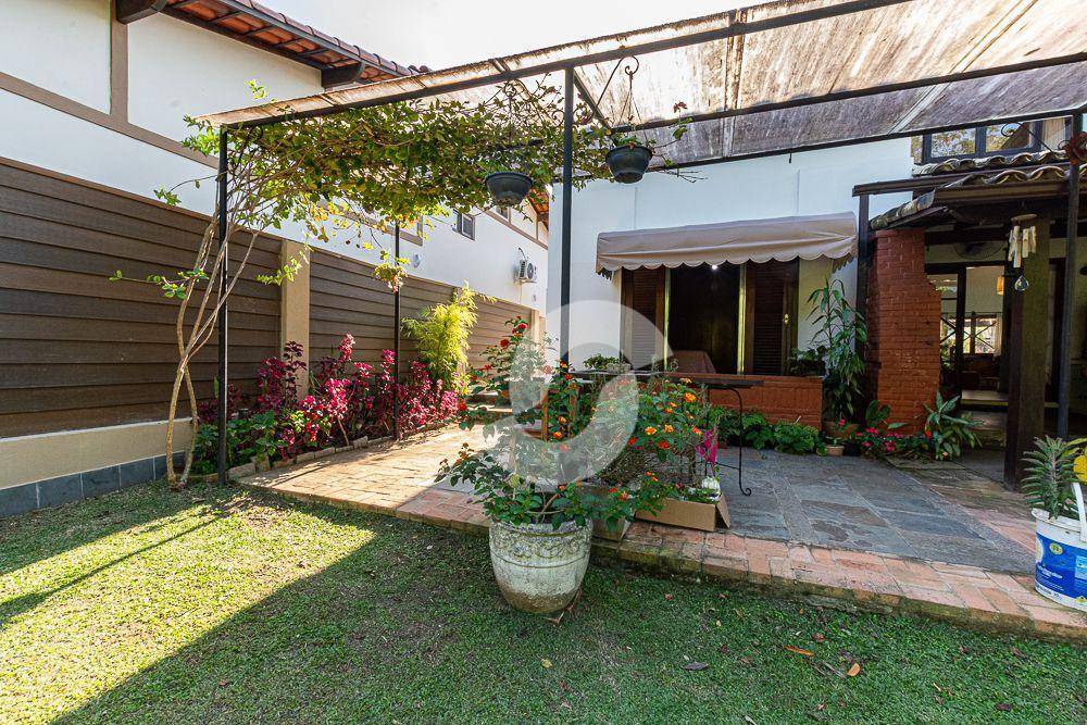 Casa à venda com 3 quartos, 164m² - Pendotiba,Niterói