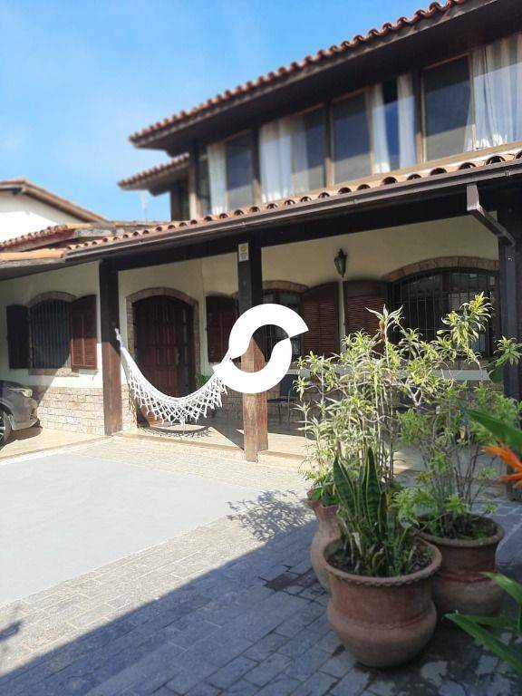 Casa à venda com 6 quartos, 360m² - Piratininga,Niterói