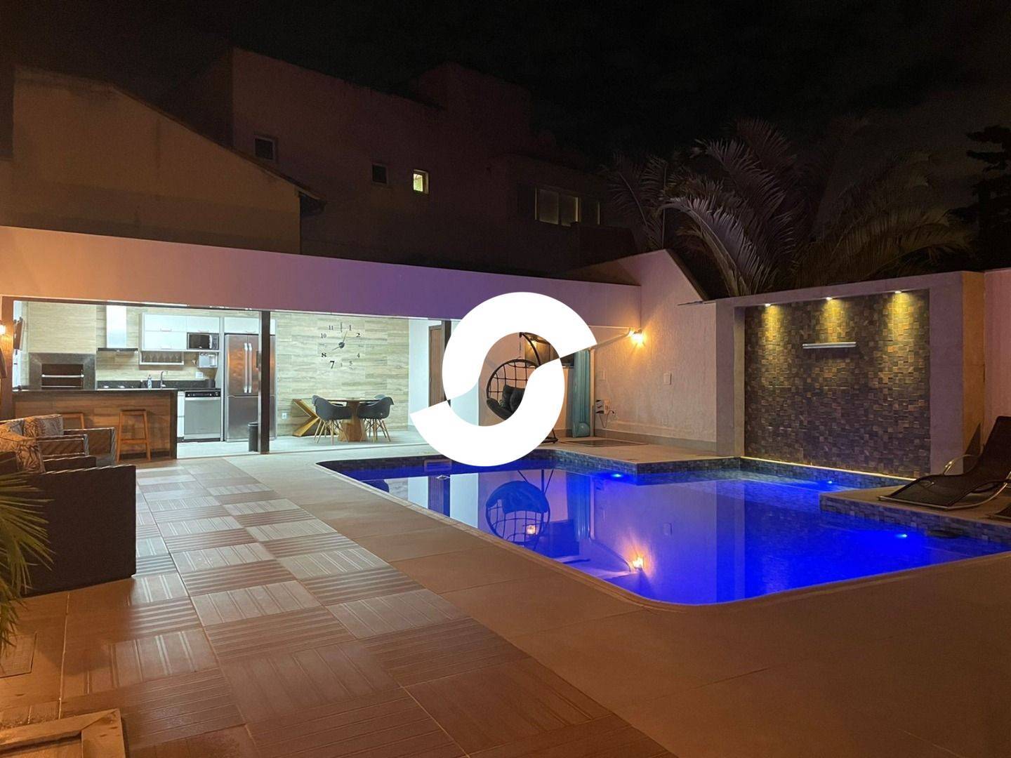 Casa à venda com 3 quartos, 340m² - Camboinhas,Niterói