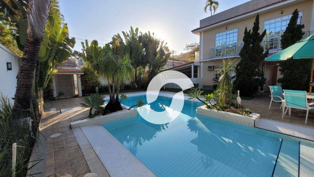 Casa à venda com 5 quartos, 720m² - São Francisco,Niterói