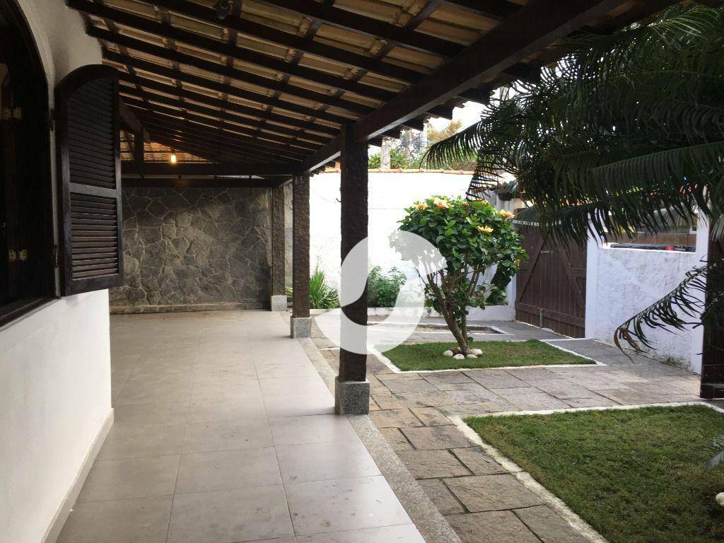 Casa à venda com 5 quartos, 273m² - Piratininga,Niterói