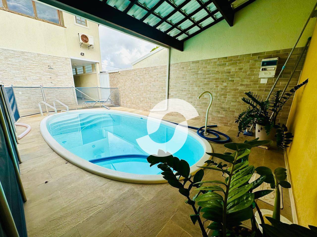 Casa à venda com 4 quartos, 253m² - Piratininga,Niterói