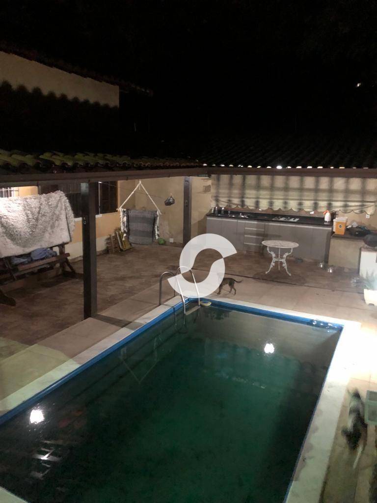  - Casa com 3 dormitórios à venda, 350 m² por R$ 520.000,00 - Maria Paula - Niterói/RJ