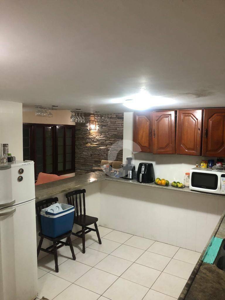 Casa à venda com 3 quartos, 350m² - Maria Paula,Niterói