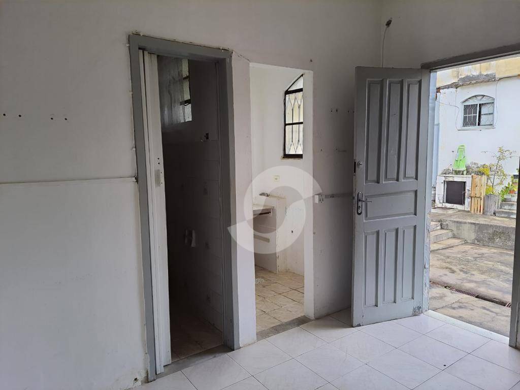 Casa à venda com 1 quarto, 248m² - Ingá,Niterói
