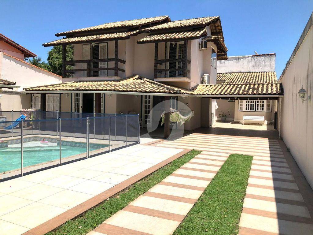 Casa à venda com 4 quartos, 209m² - Itaipu,Niterói