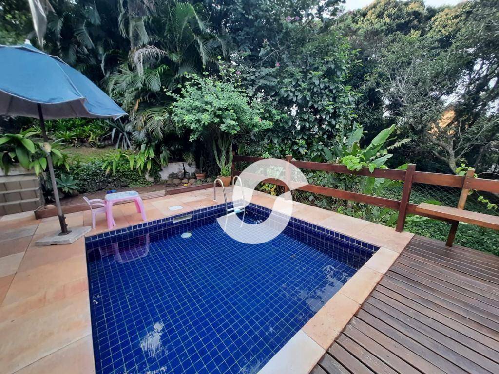 Casa à venda com 3 quartos, 256m² - Badu,Niterói