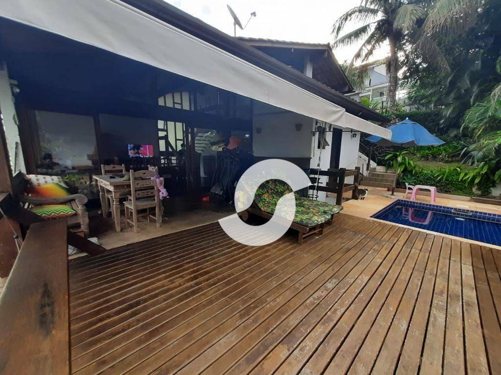 Casa à venda com 3 quartos, 256m² - Badu,Niterói