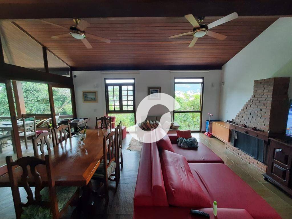 Casa à venda com 3 quartos, 256m² - Badu,Niterói