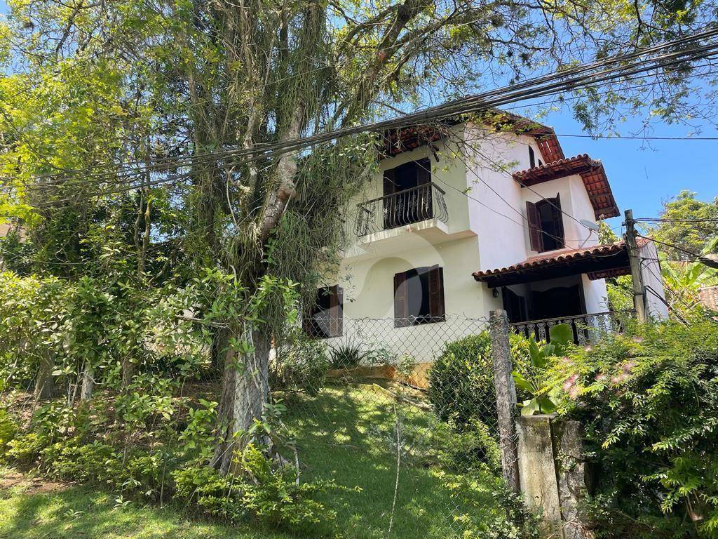 Casa à venda com 4 quartos, 304m² - Badu,Niterói