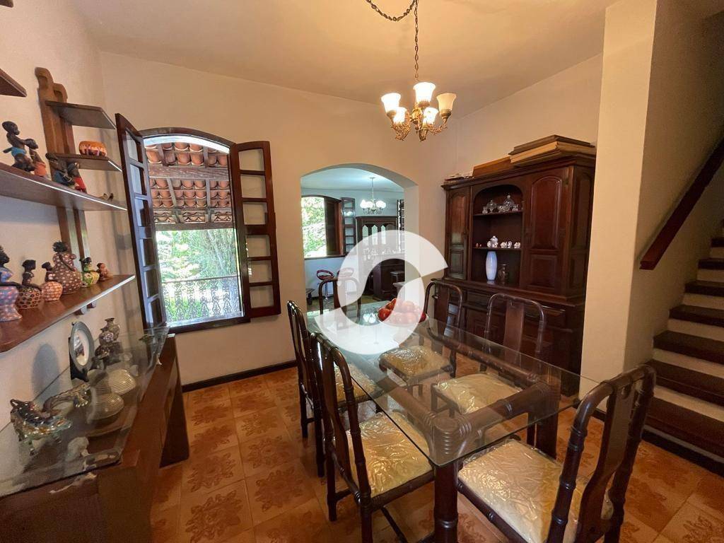 Casa à venda com 4 quartos, 304m² - Badu,Niterói