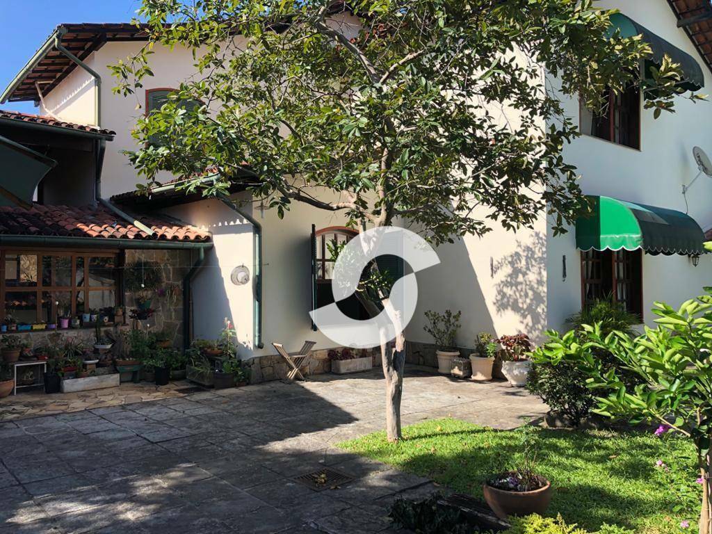 Casa à venda com 4 quartos, 251m² - Piratininga,Niterói