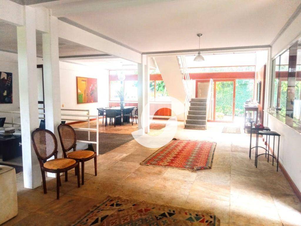  - Casa com 4 suítes a 300m da praia à venda, 658 m² por R$ 4.730.000,00 - Itacoatiara - Niterói/RJ