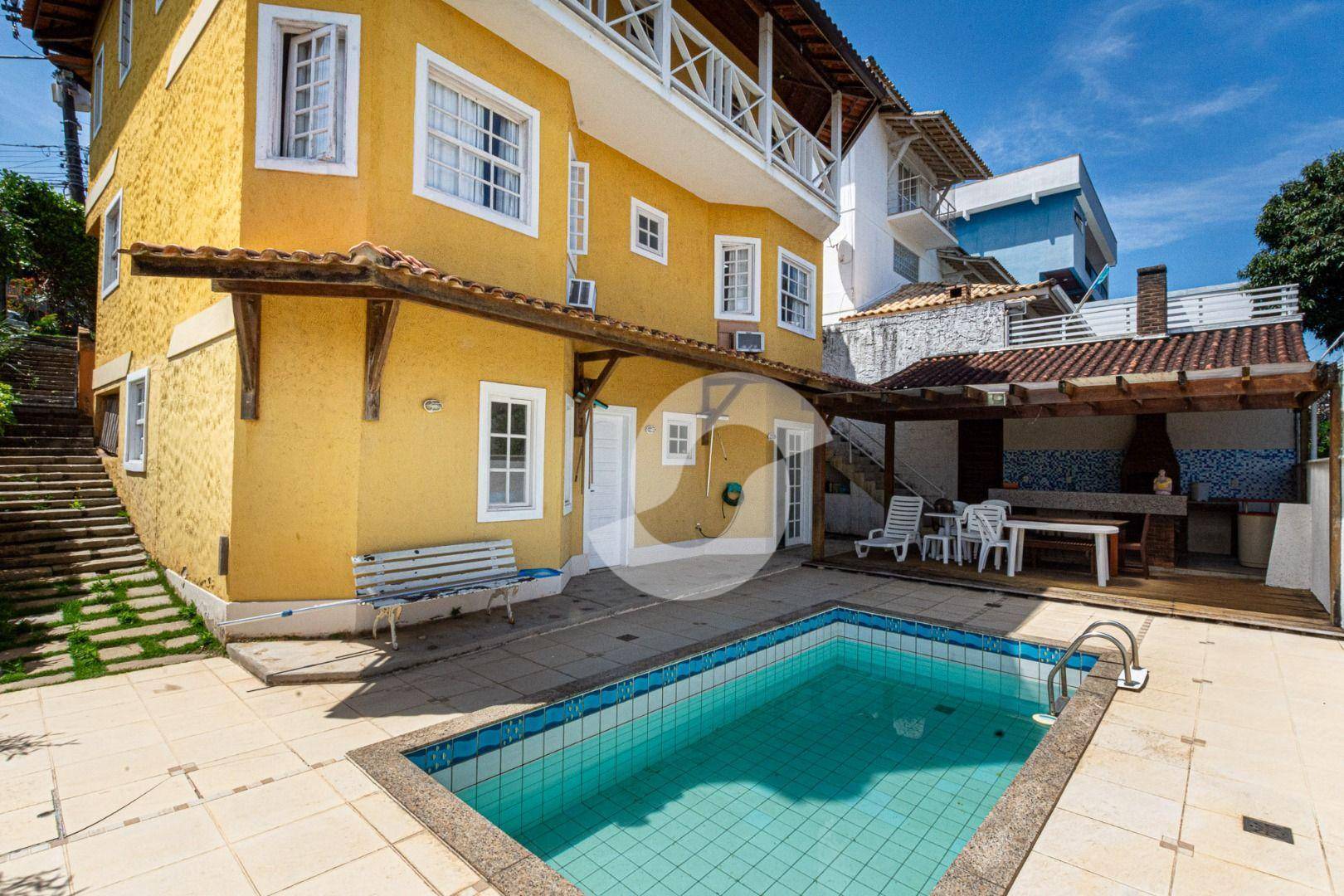 Casa à venda com 3 quartos, 274m² - Badu,Niterói