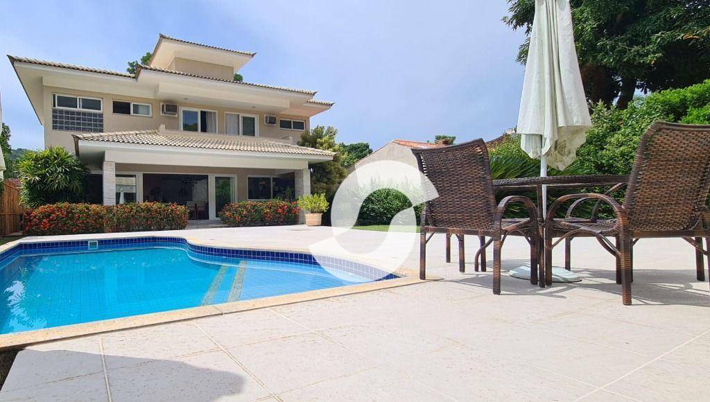 Casa à venda com 4 quartos, 310m² - Itaipu,Niterói
