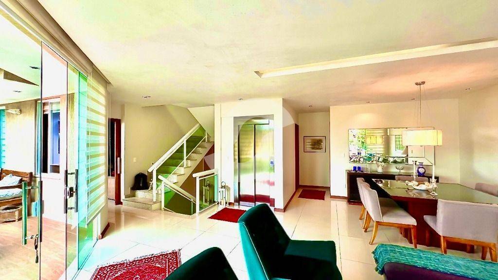 Casa à venda com 4 quartos, 500m² - Piratininga,Niterói
