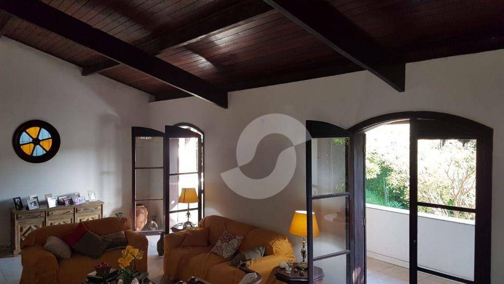  - CHARITAS! Casa ampla em 2 pavimentos, com linda vista!