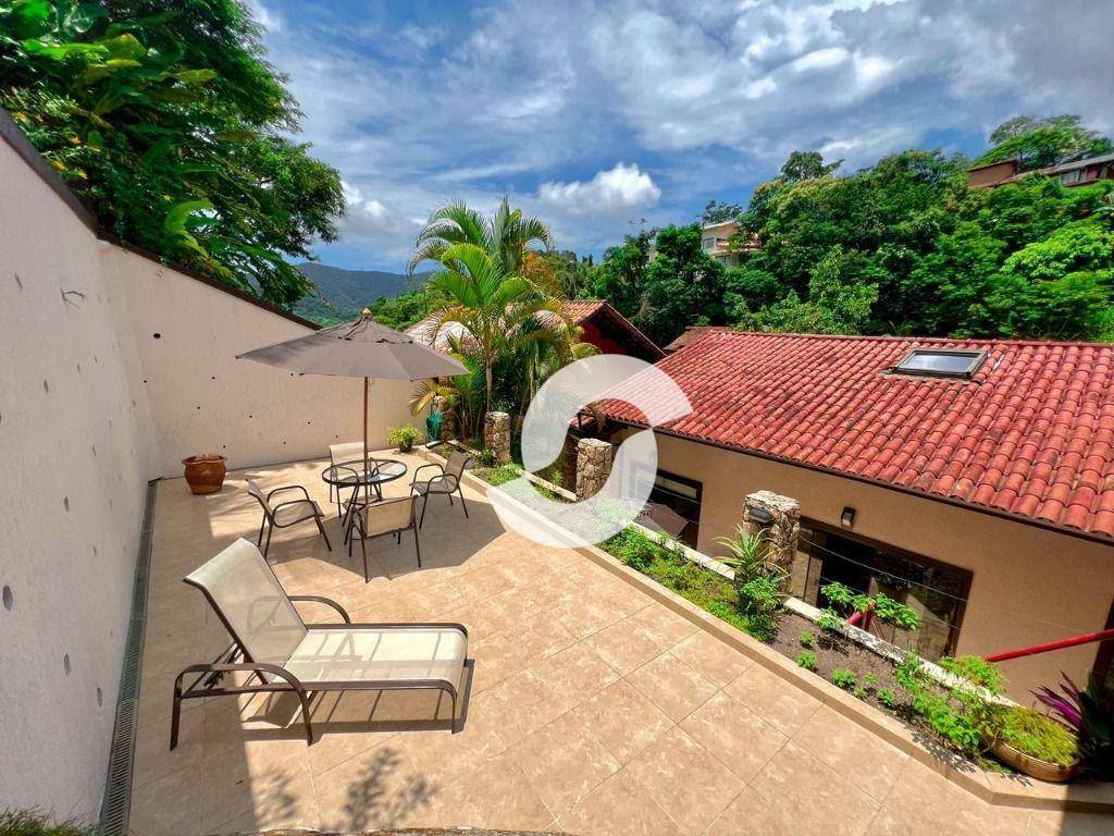Casa à venda com 3 quartos, 223m² - Itaipu,Niterói