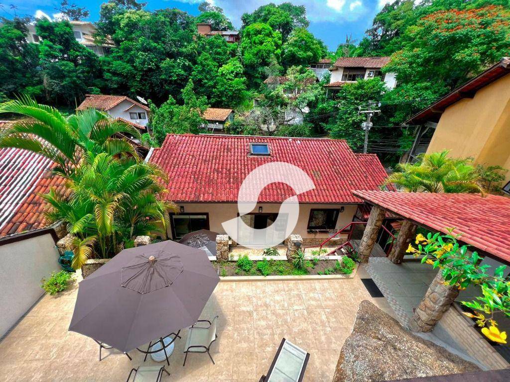 Casa à venda com 3 quartos, 223m² - Itaipu,Niterói