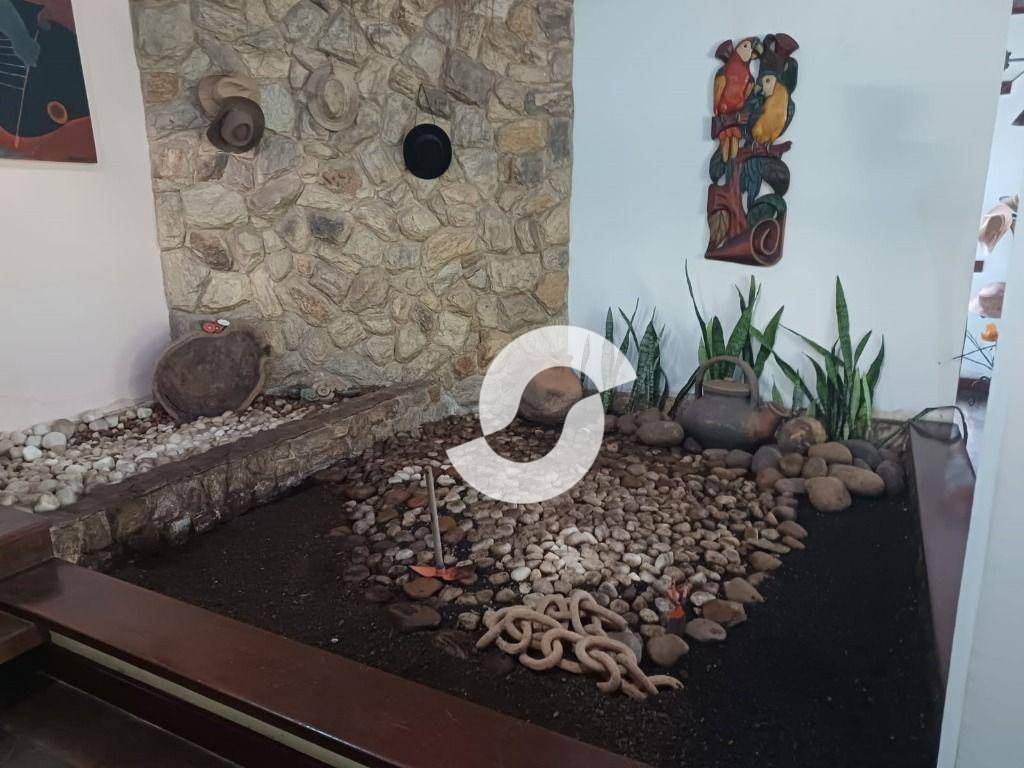 Casa à venda com 3 quartos, 386m² - Badu,Niterói