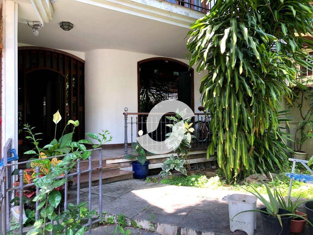 Casa à venda com 5 quartos, 492m² - Vital Brasil,Niterói
