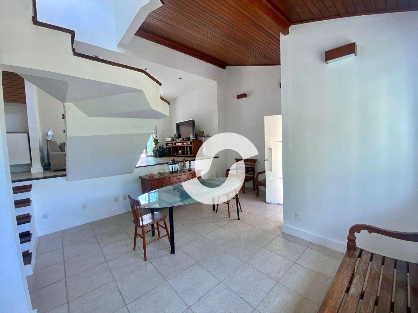 Casa à venda com 4 quartos, 208m² - Pendotiba,Niterói