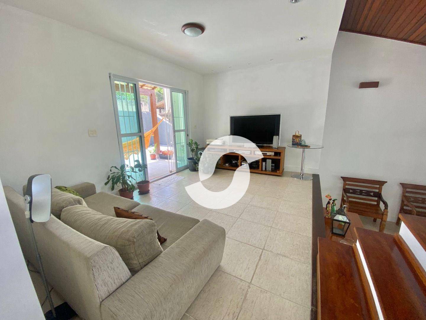 Casa à venda com 4 quartos, 208m² - Pendotiba,Niterói