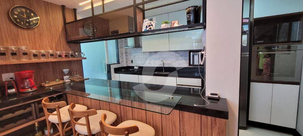 Cobertura à venda com 4 quartos, 195m² - Badu,Niterói