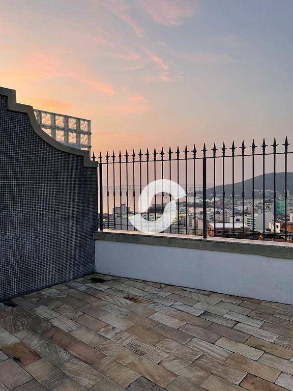 Cobertura à venda com 2 quartos, 160m² - Ingá,Niterói