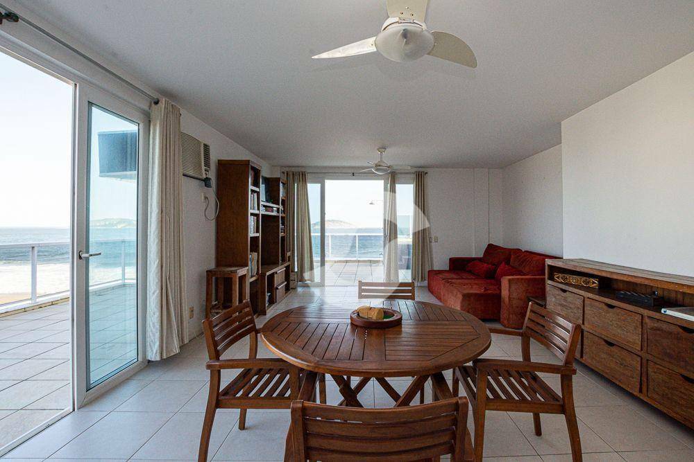 Cobertura à venda com 3 quartos, 310m² - Piratininga,Niterói
