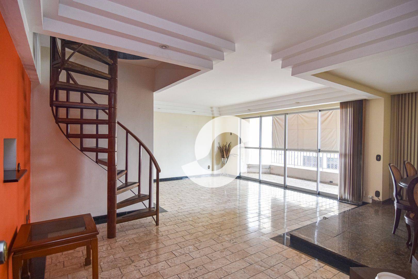 Cobertura à venda com 5 quartos, 350m² - Ingá,Niterói