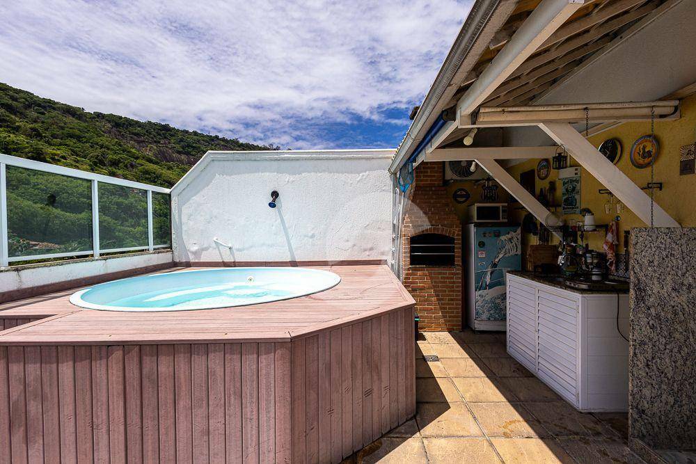 Cobertura à venda com 2 quartos, 148m² - Charitas,Niterói