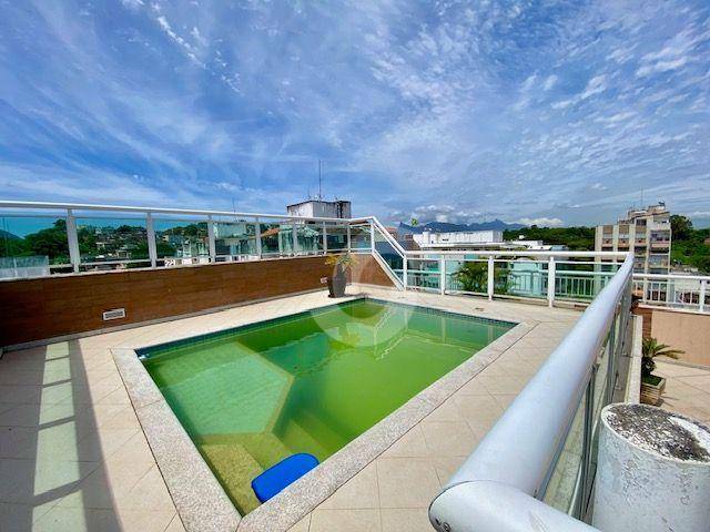  - Cobertura no Ingá á venda com 3 quartos, 3 vagas, piscina