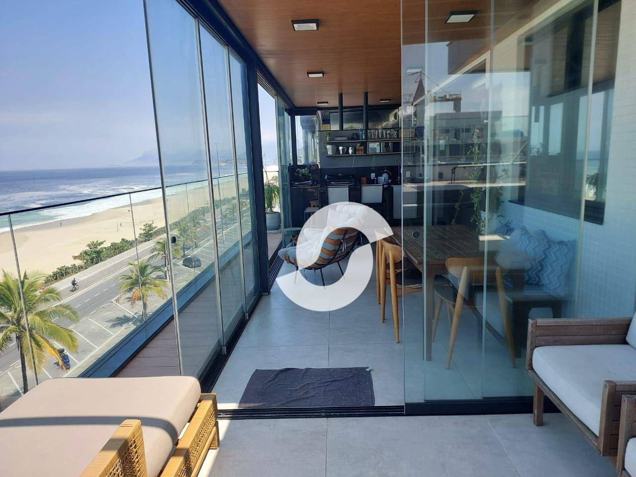 Cobertura à venda com 4 quartos, 239m² - Piratininga,Niterói