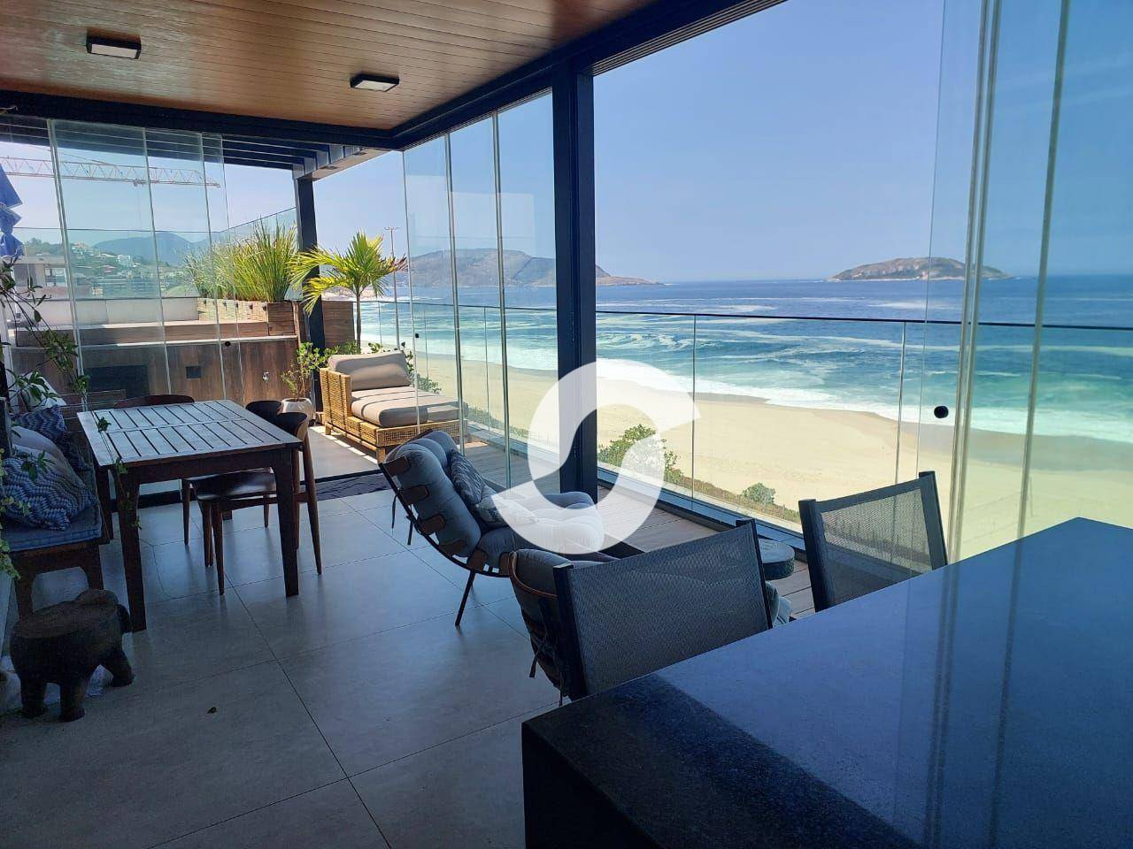 Cobertura à venda com 4 quartos, 239m² - Piratininga,Niterói