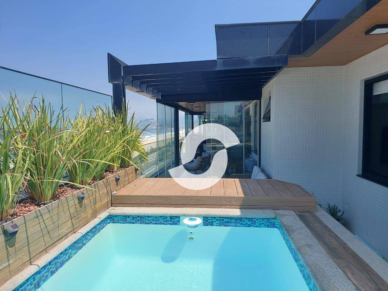 Cobertura à venda com 4 quartos, 239m² - Piratininga,Niterói