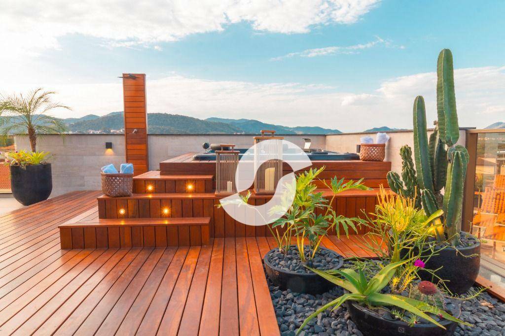 Cobertura à venda com 4 quartos, 304m² - Camboinhas,Niterói