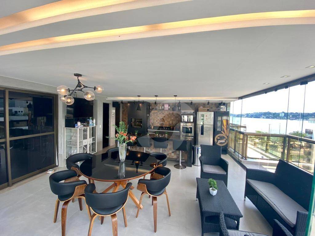 Cobertura à venda com 4 quartos, 249m² - Charitas,Niterói
