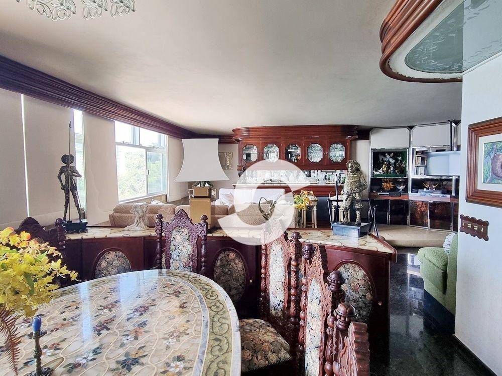 Cobertura à venda com 5 quartos, 307m² - Ingá,Niterói