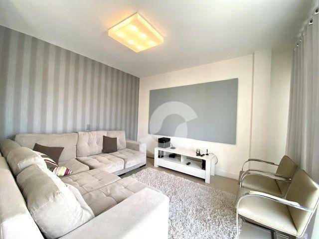  - Cobertura duplex reformada com 4 quartos no miolo de Icaraí