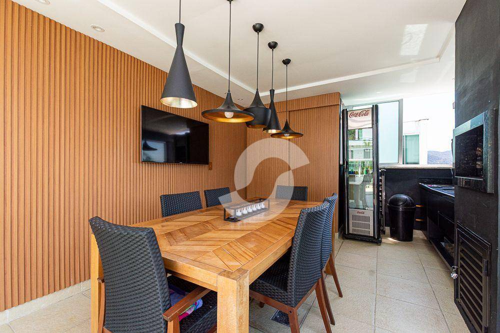 Cobertura à venda com 3 quartos, 196m² - Itaipu,Niterói