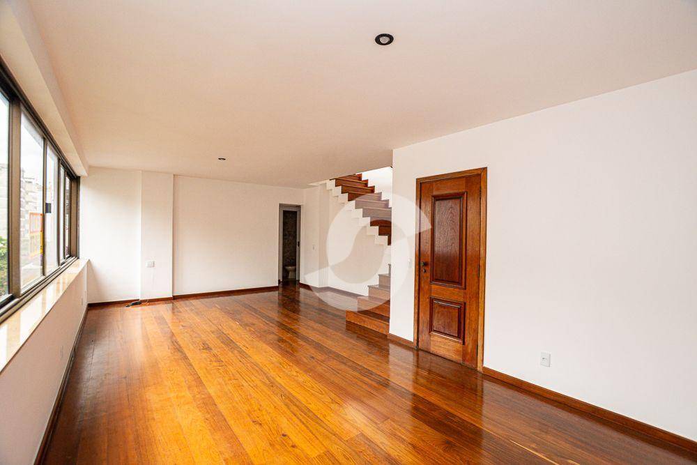 Cobertura à venda com 4 quartos, 350m² - Ingá,Niterói