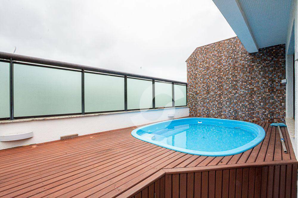 Cobertura à venda com 4 quartos, 258m² - Charitas,Niterói