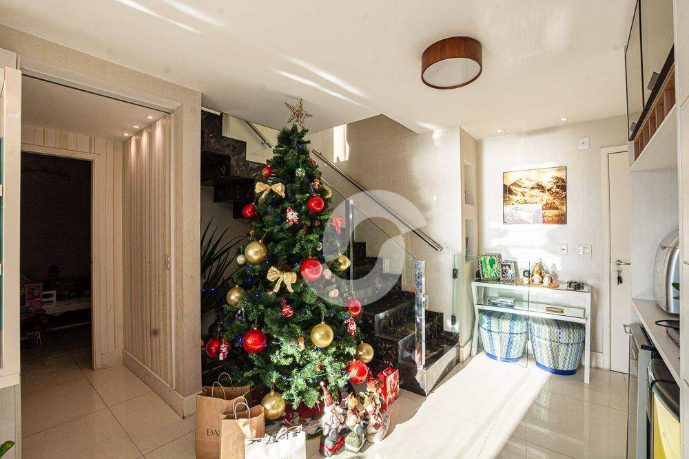  - Cobertura Alto Padrão,3 quartos, linda vista panorâmica, em Condomínio Clube com 2 Vagas128 m²  Gragoatá - Niterói
