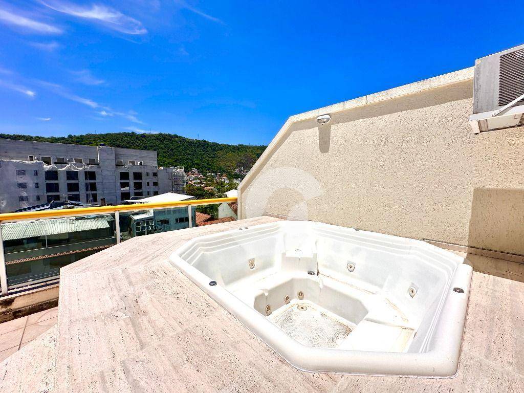 Cobertura à venda com 2 quartos, 100m² - São Francisco,Niterói
