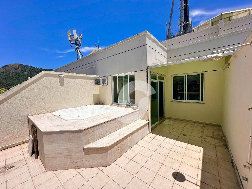 Cobertura à venda com 2 quartos, 100m² - São Francisco,Niterói