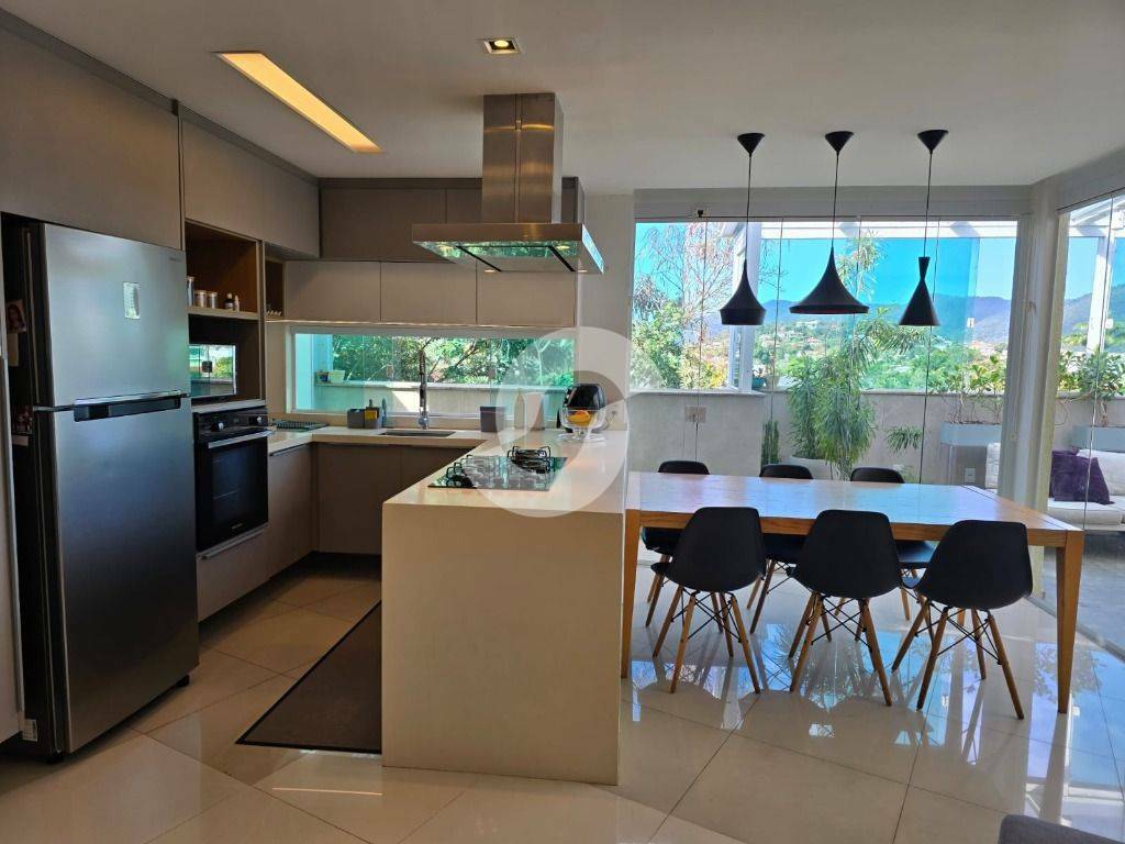 Cobertura à venda com 3 quartos, 156m² - Itaipu,Niterói