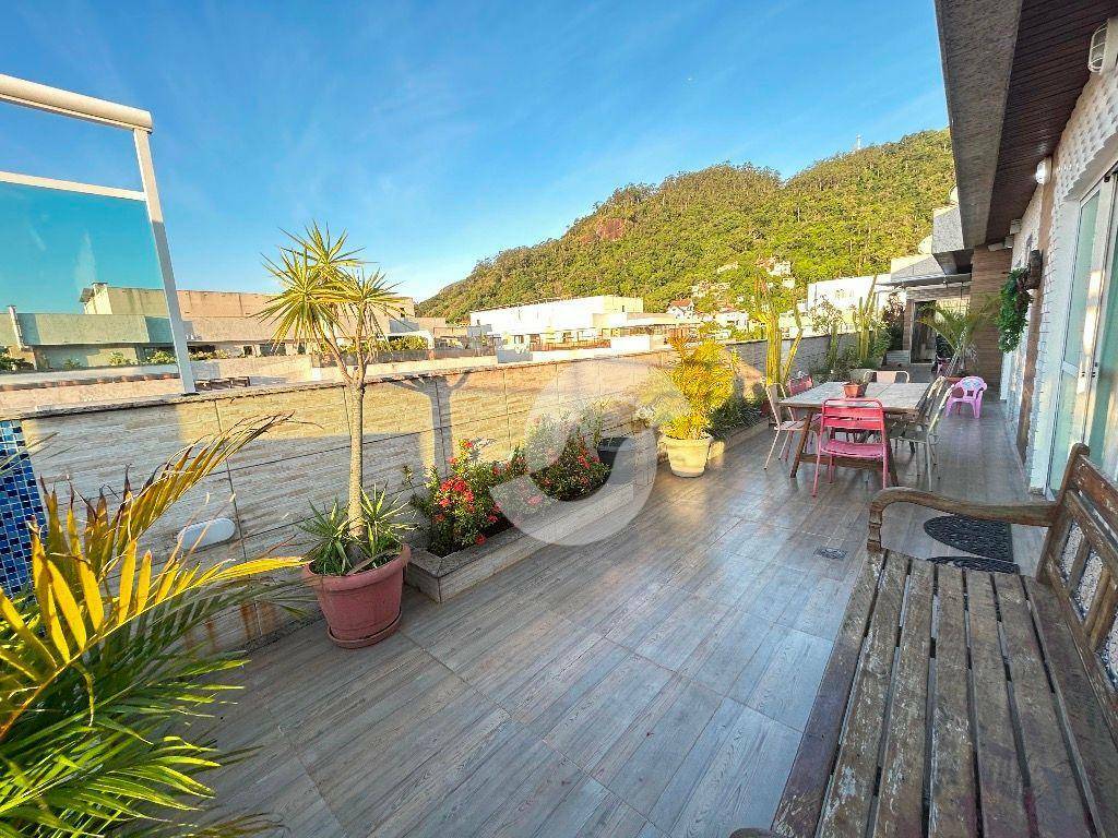 Cobertura à venda com 3 quartos, 220m² - Charitas,Niterói