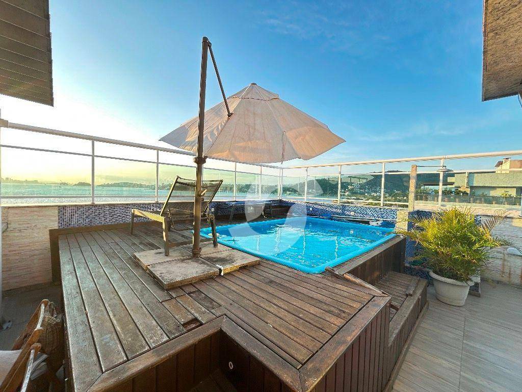 Cobertura à venda com 3 quartos, 220m² - Charitas,Niterói
